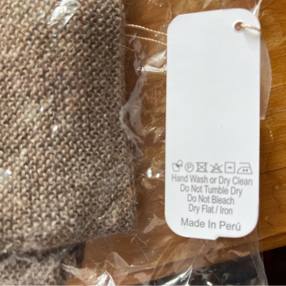 Vintage Peruvian Baby Alpaca scarf - Never worn - new in bag. - Picture 7 of 8